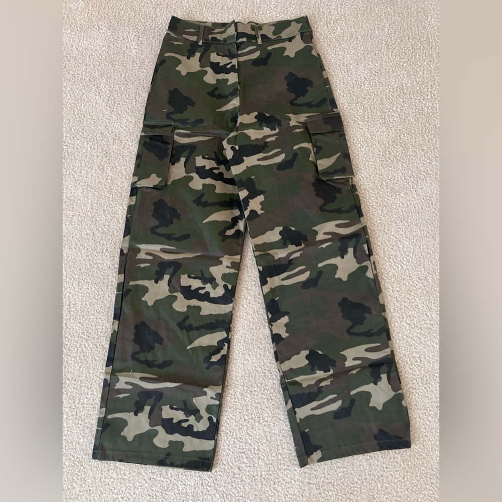 Camo Print Pocket Detail Wide Leg Cargo Pants